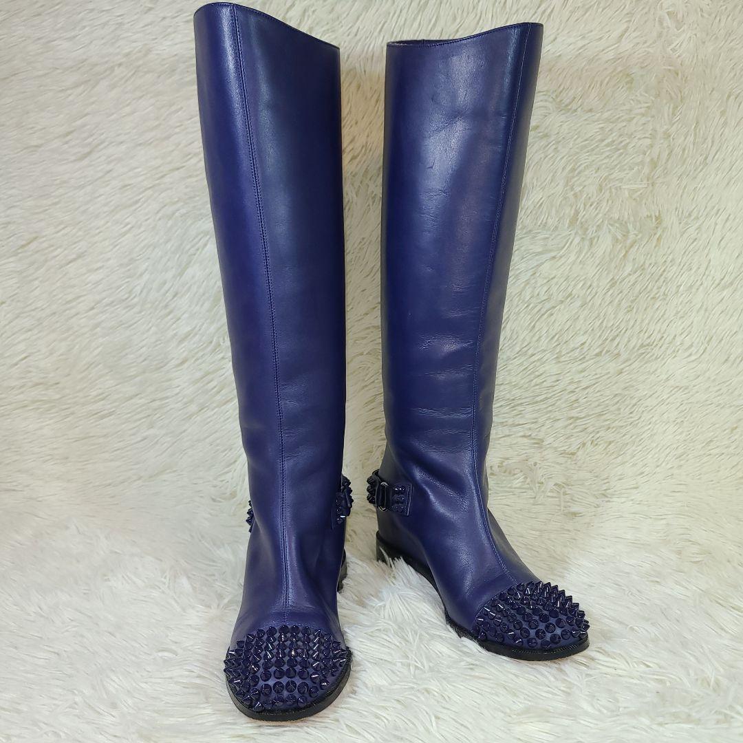 美品【クリスチャンルブタン】スタッズ　バックベルトロングブーツ　ネイビー