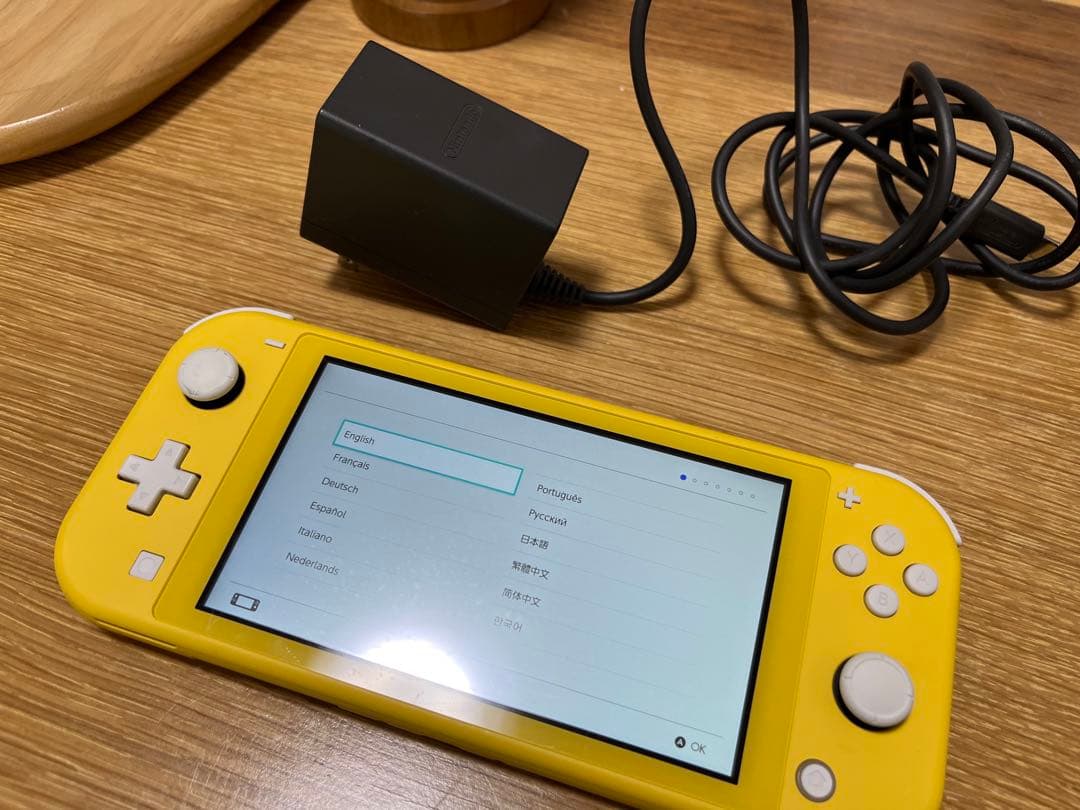 Nintendo Switch Lite イエロー 充電器付き【最終値下げ】
