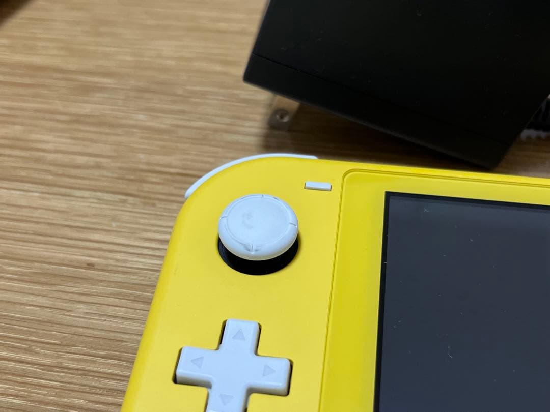 Nintendo Switch Lite イエロー 充電器付き【最終値下げ】