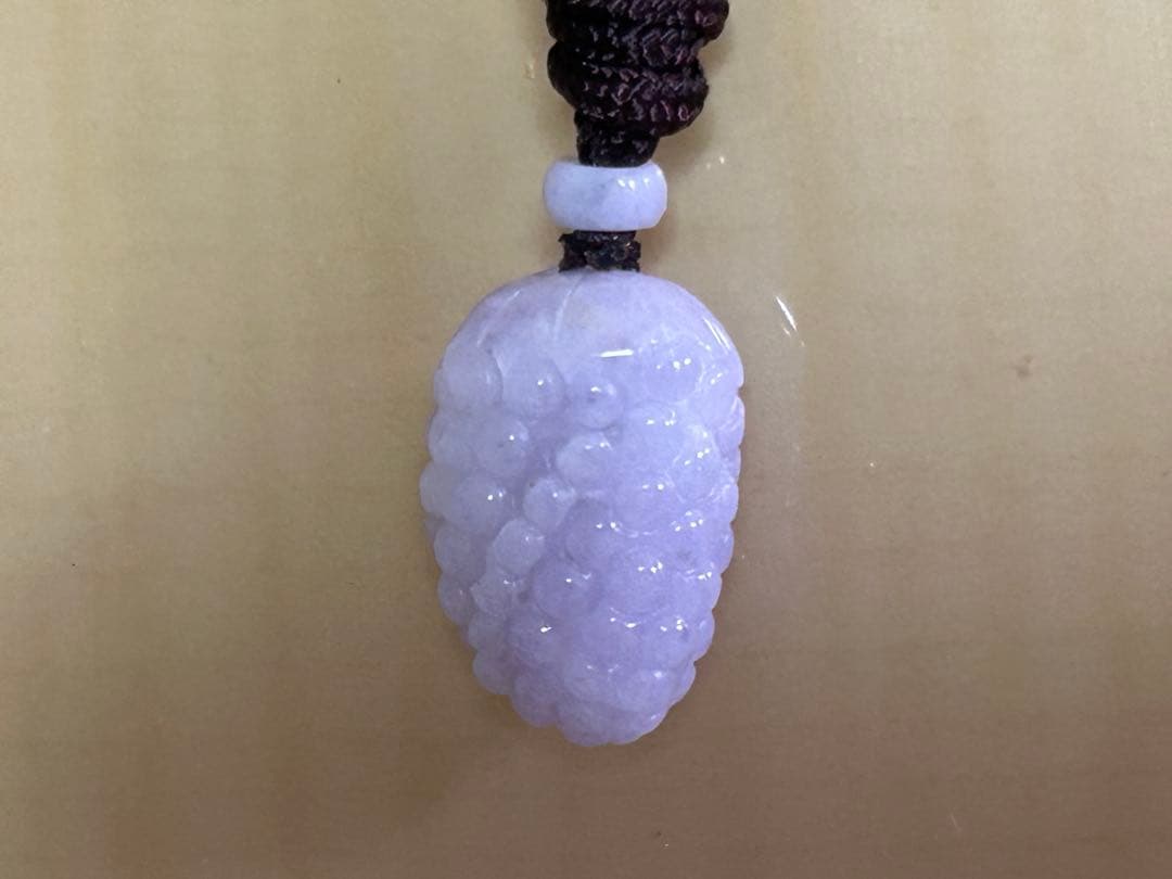 （稀少新品）小葡萄 天然本翡翠 ラベンダー翡翠彫刻品