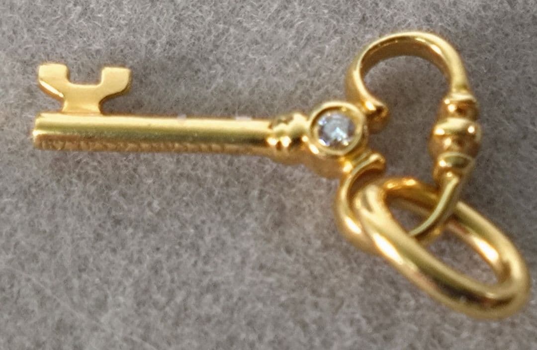 n*中様 Tiffany&Co. キー モチーフ 750 K18ダイヤペンダント