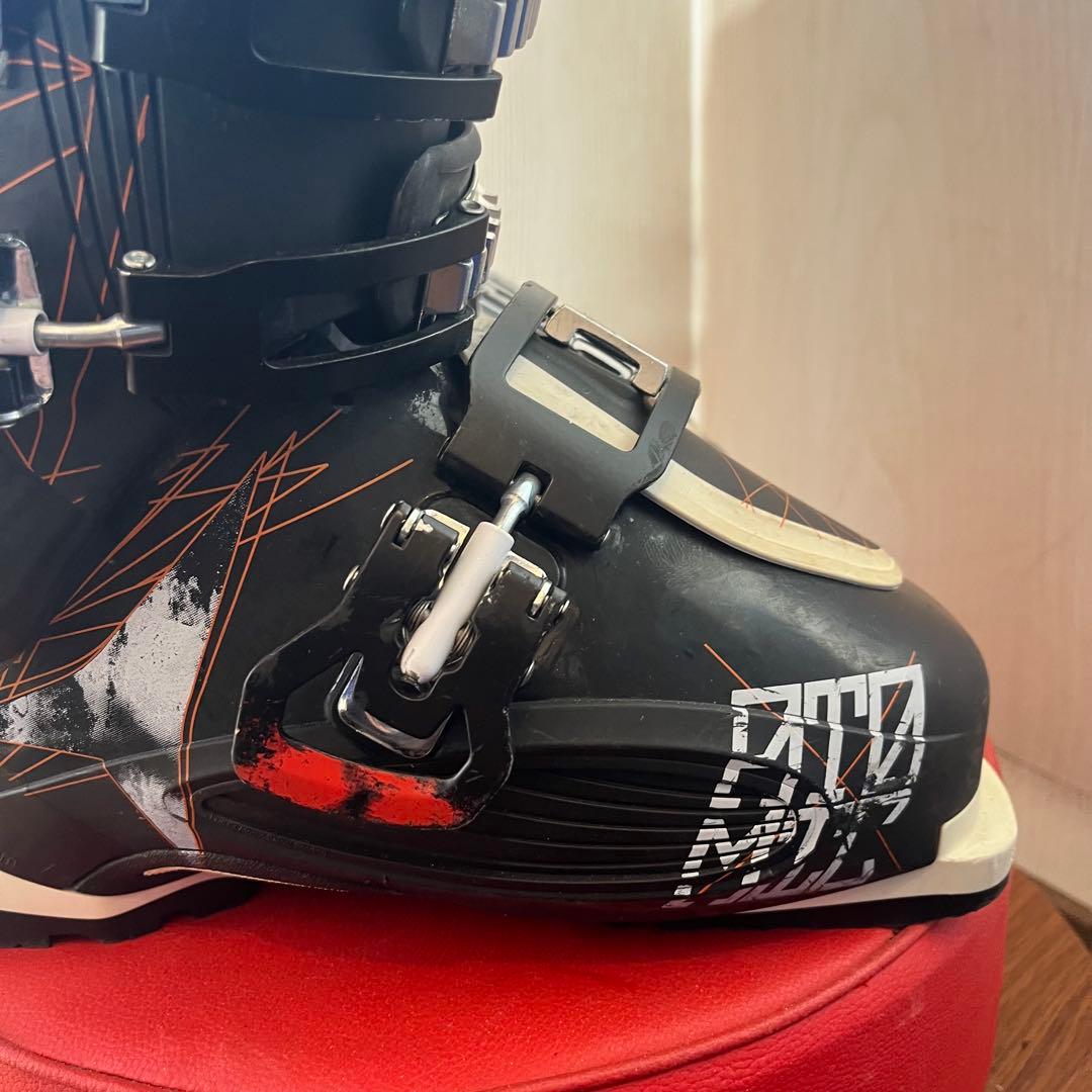 週末セール！ATOMIC WAYMAKER カーボン130 24cm