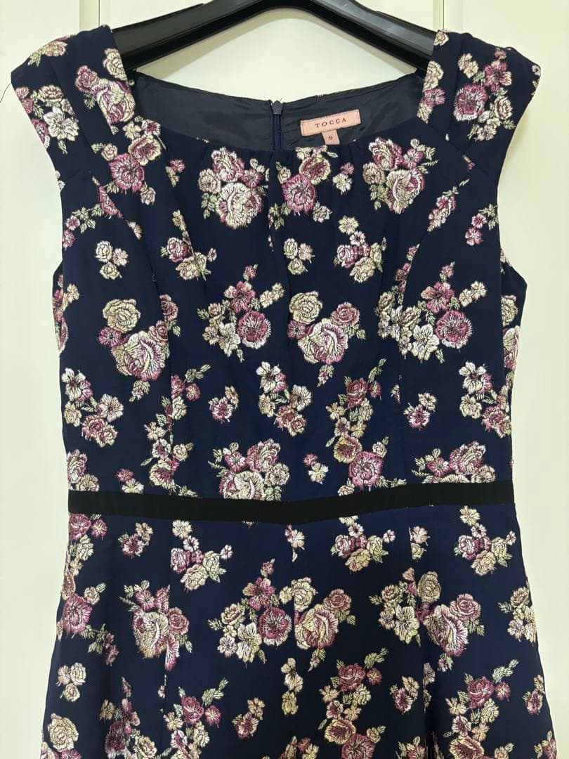 花刺繍ワンピース