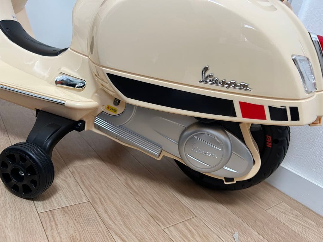 電動バイク ベスパ 子供用 乗用　補助輪付