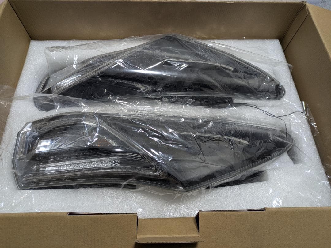 60ハリアー前期 純正テールランプ