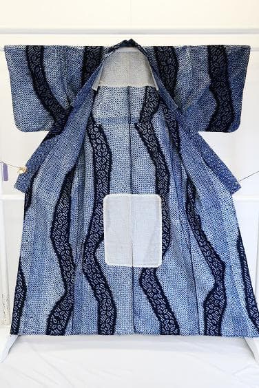 美品 浴衣 有松絞り バチ衿 紺色 よろけ縞 葉 身丈157cm 裄丈63cm