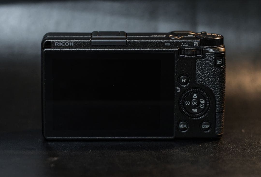 保証期間中　RICOH GR III ←付属品多数　ショット数4404 リコー