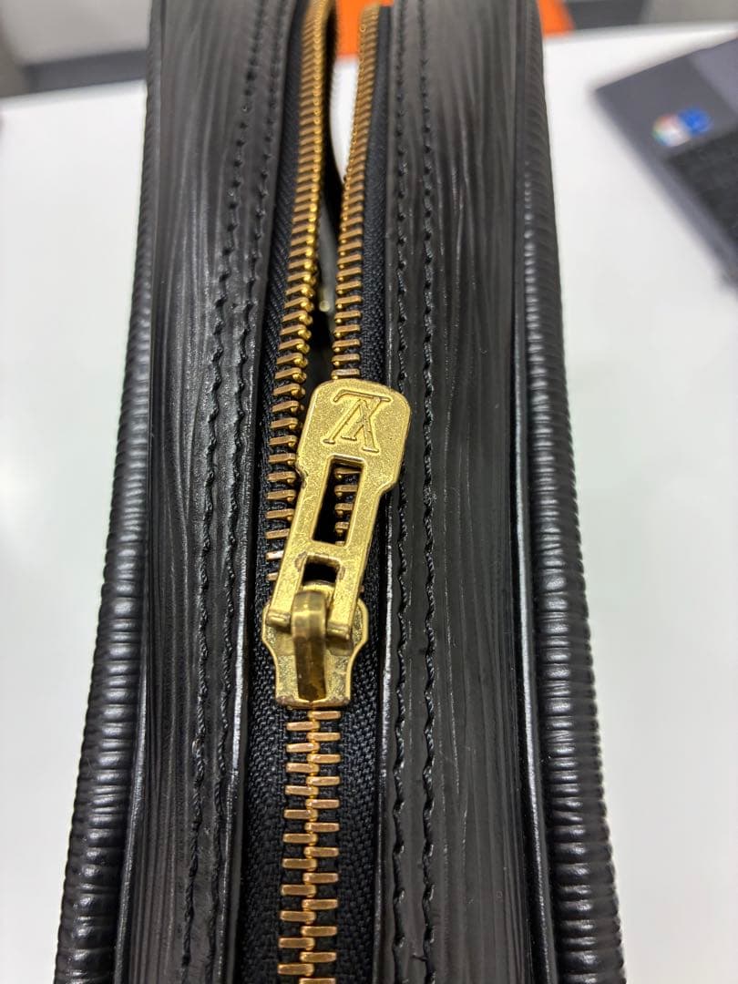 新年特別値下げ　LVルイヴィトン エピセルヴィエットフェルモワール M40321