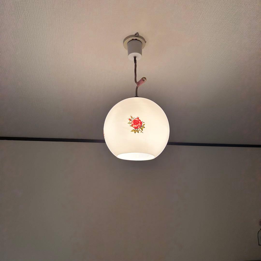 【昭和レトロ】白いガラス製花柄シーリングライト