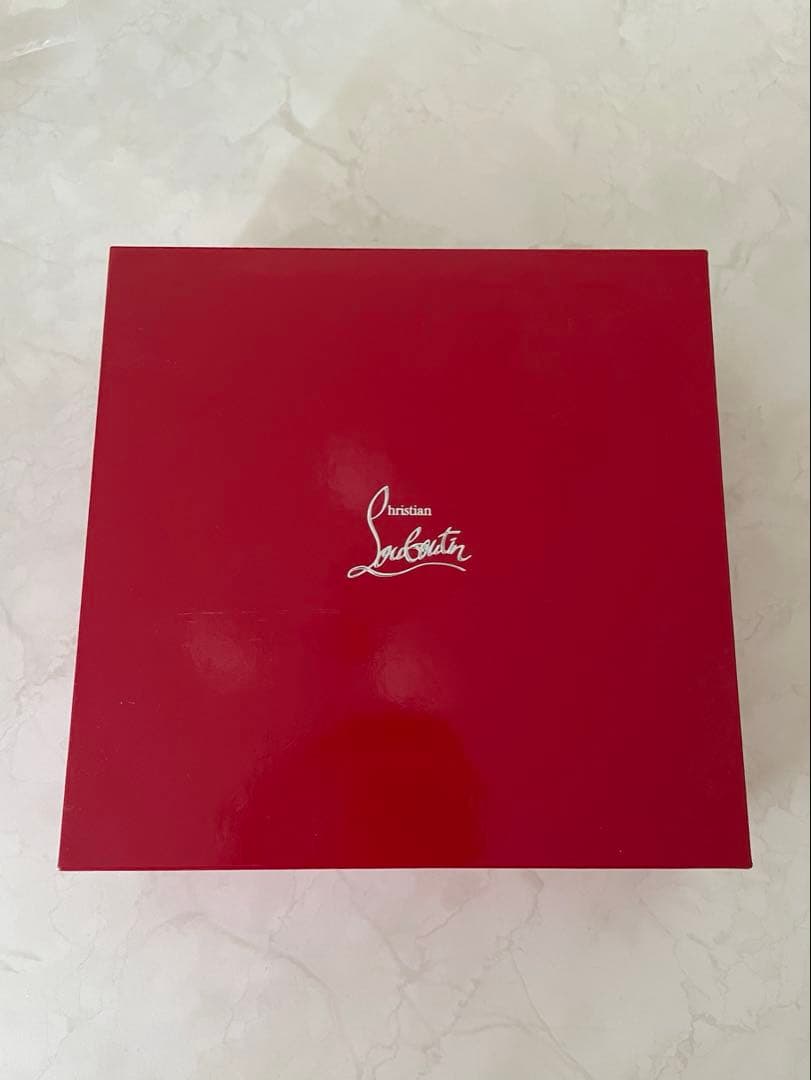 Christian Louboutinアブラカダブラ