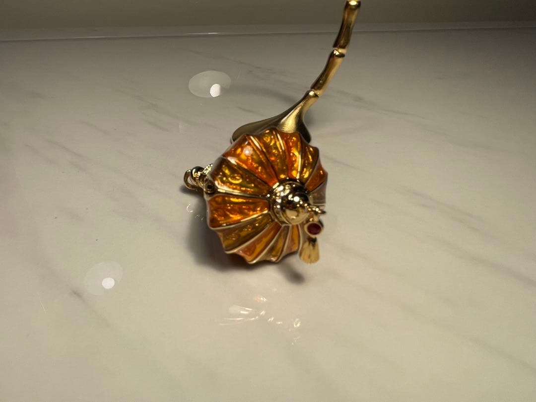 希少・美品ESTEE LAUDER2005 インテュイション ラッキーランタン