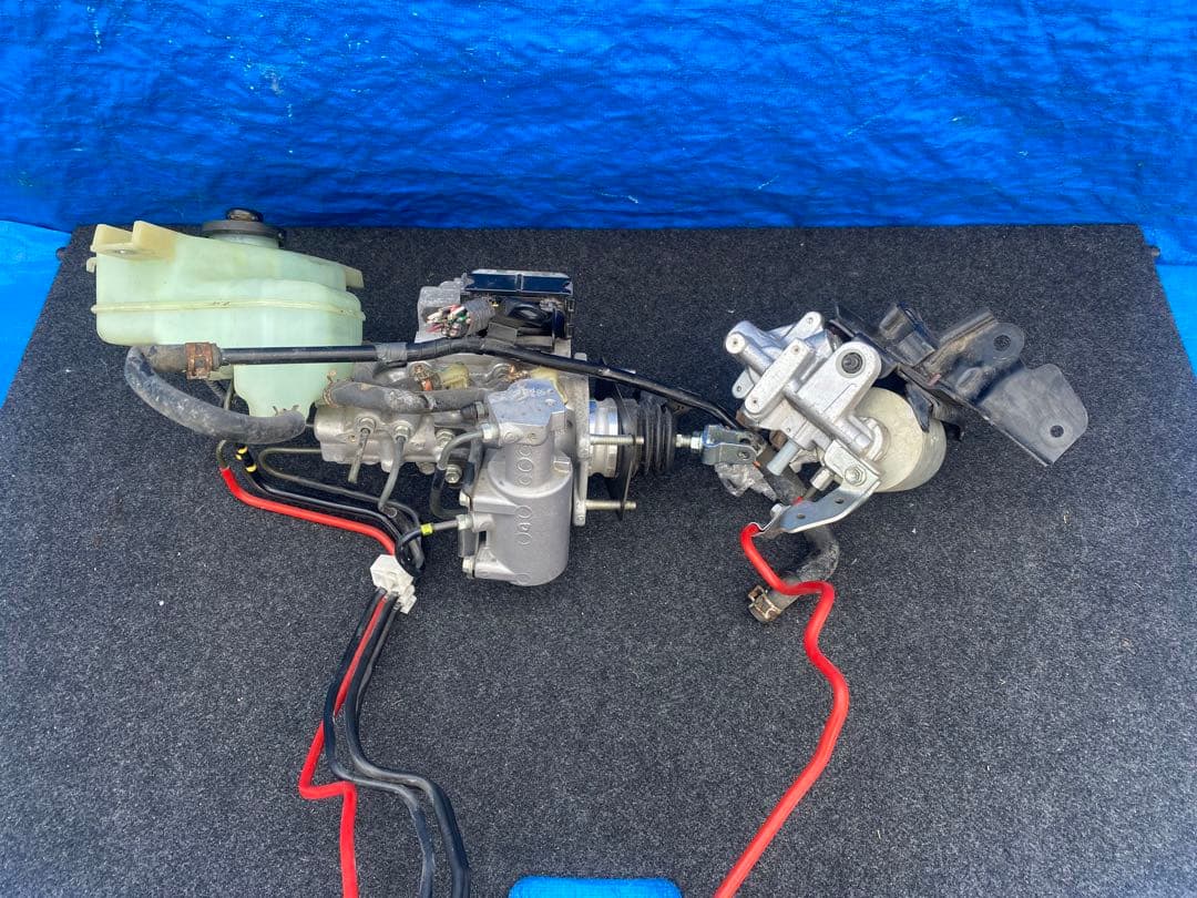 トヨタアクアDAA-NHP10. ABSアクチュエーター