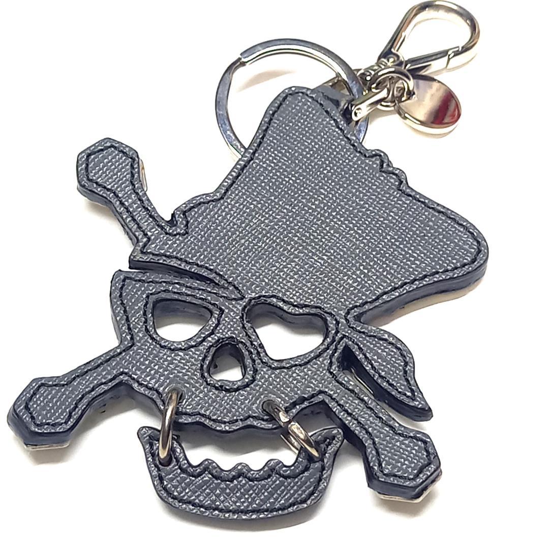七緒様プラダ スカル ガイコツ ドクロ 王冠 キーリング キーホルダー レザー