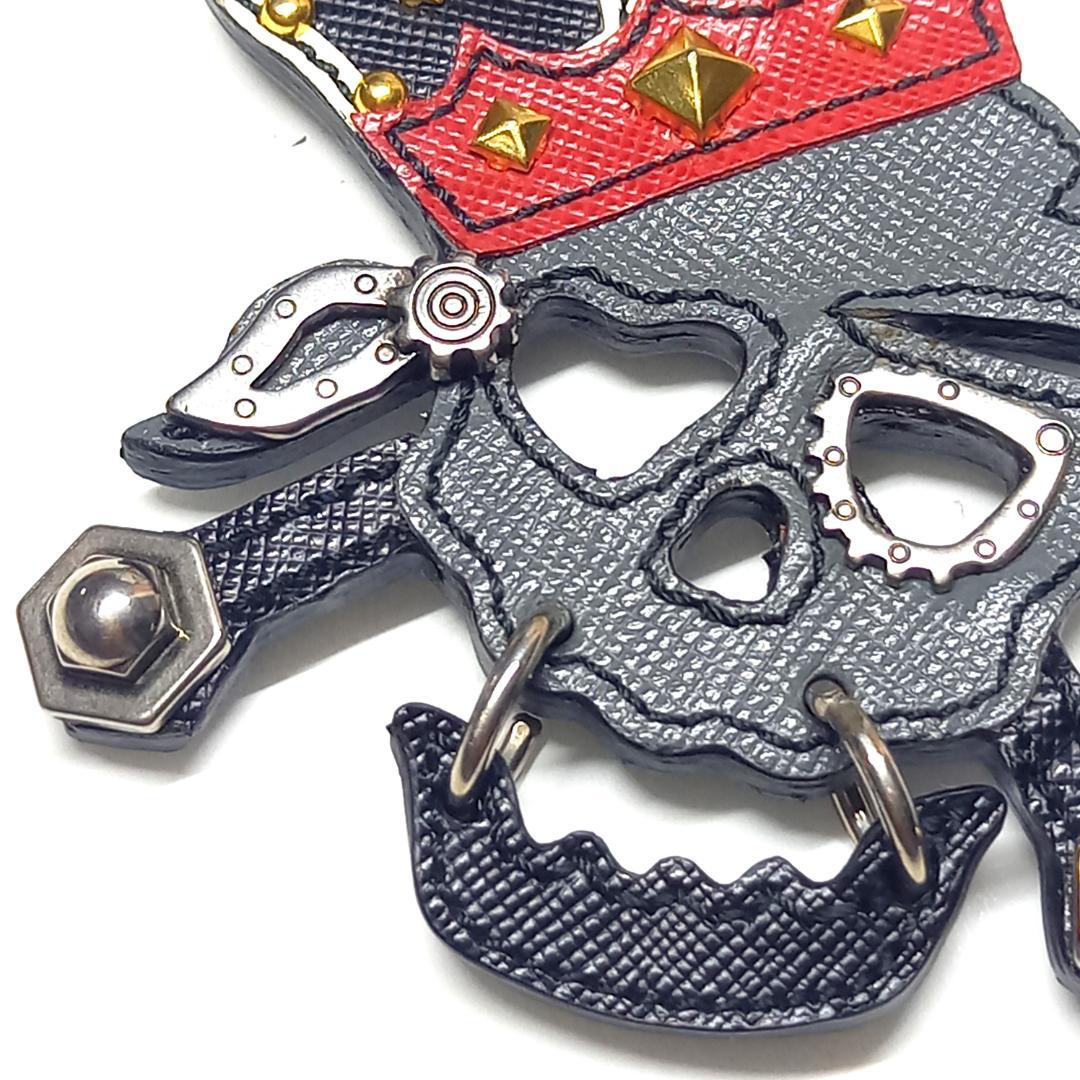 七緒様プラダ スカル ガイコツ ドクロ 王冠 キーリング キーホルダー レザー