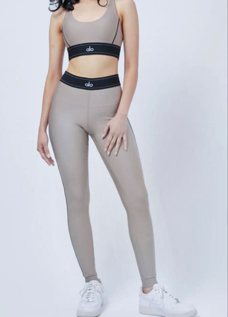 alo ヨガウェア セットアップ