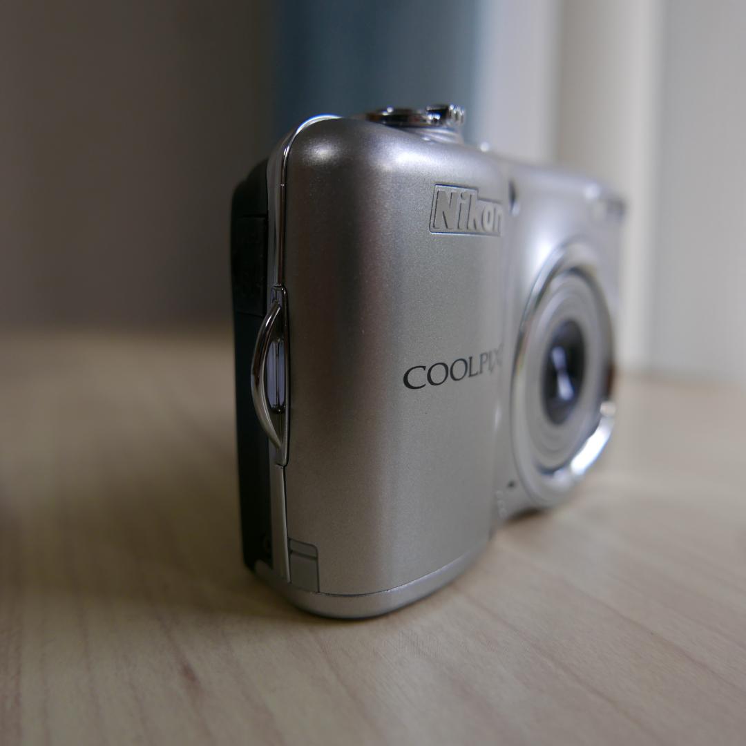 【動作確認済】Nikon COOLPIX L23 シルバー 乾電池対応 コンデジ