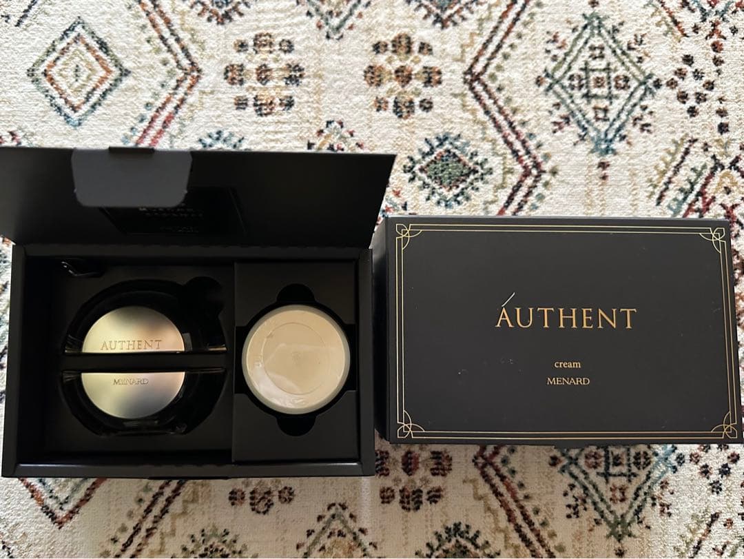 メナードオーセントクリームニ箱