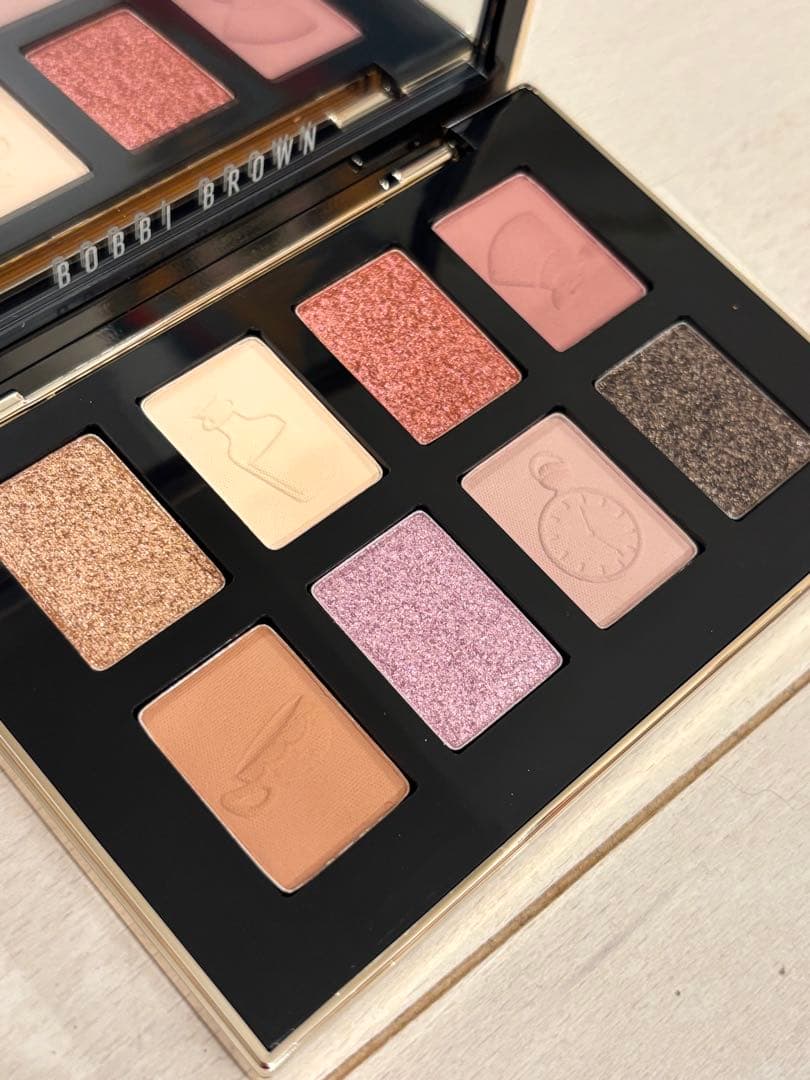 ボビイブラウン　アリスインワンダーランドアイシャドウパレット