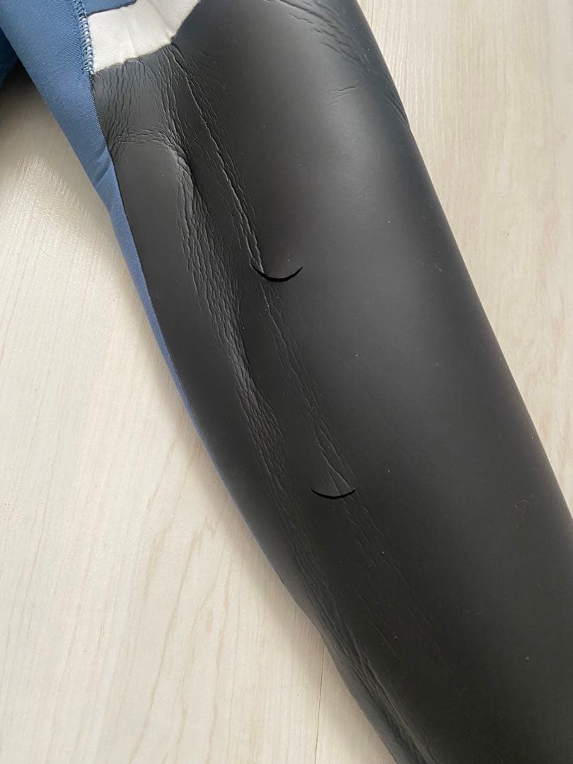 セミドライ　ウェットスーツ　Fellow