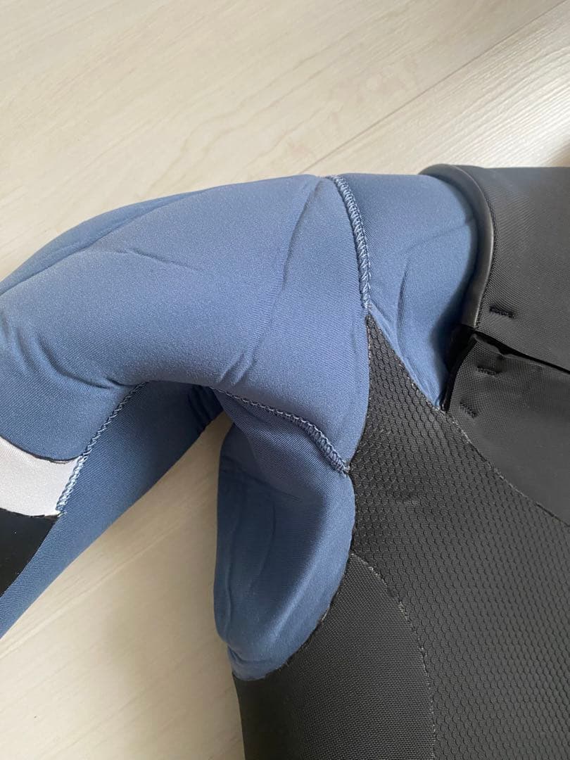 セミドライ　ウェットスーツ　Fellow