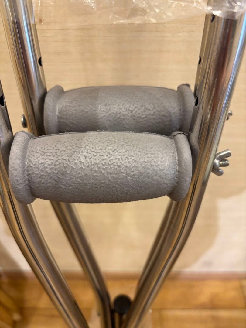 調整可能なアルミ製松葉杖 雪道可　即日発送