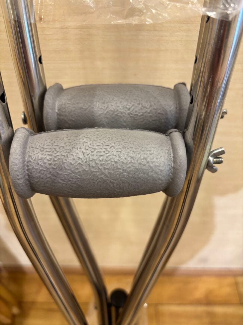 調整可能なアルミ製松葉杖 雪道可　即日発送