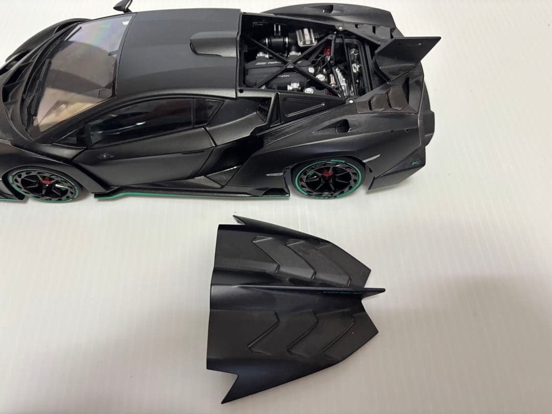 オートアート　ランボルギーニ アヴェンタドール Lブラック 1/18