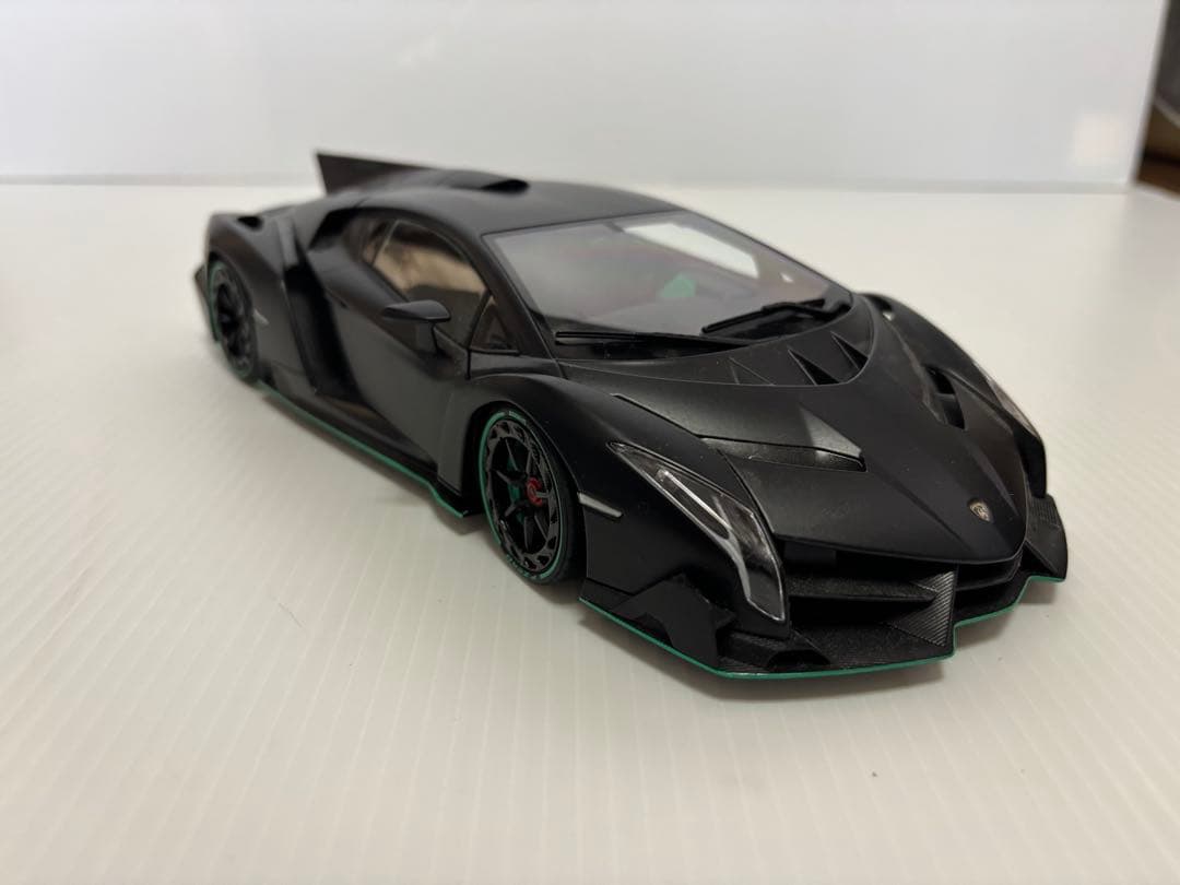 オートアート　ランボルギーニ アヴェンタドール Lブラック 1/18
