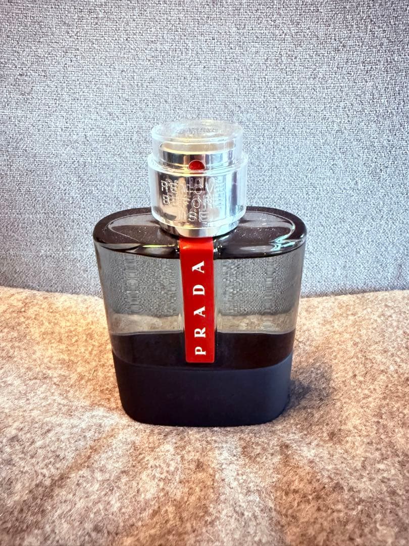 PRADA ルナロッサ　カーボン　100ml 香水