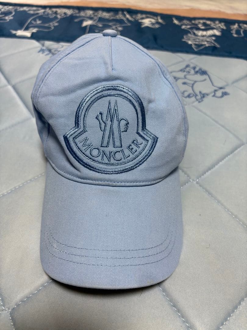 MONCLER ライトブルー キャップ