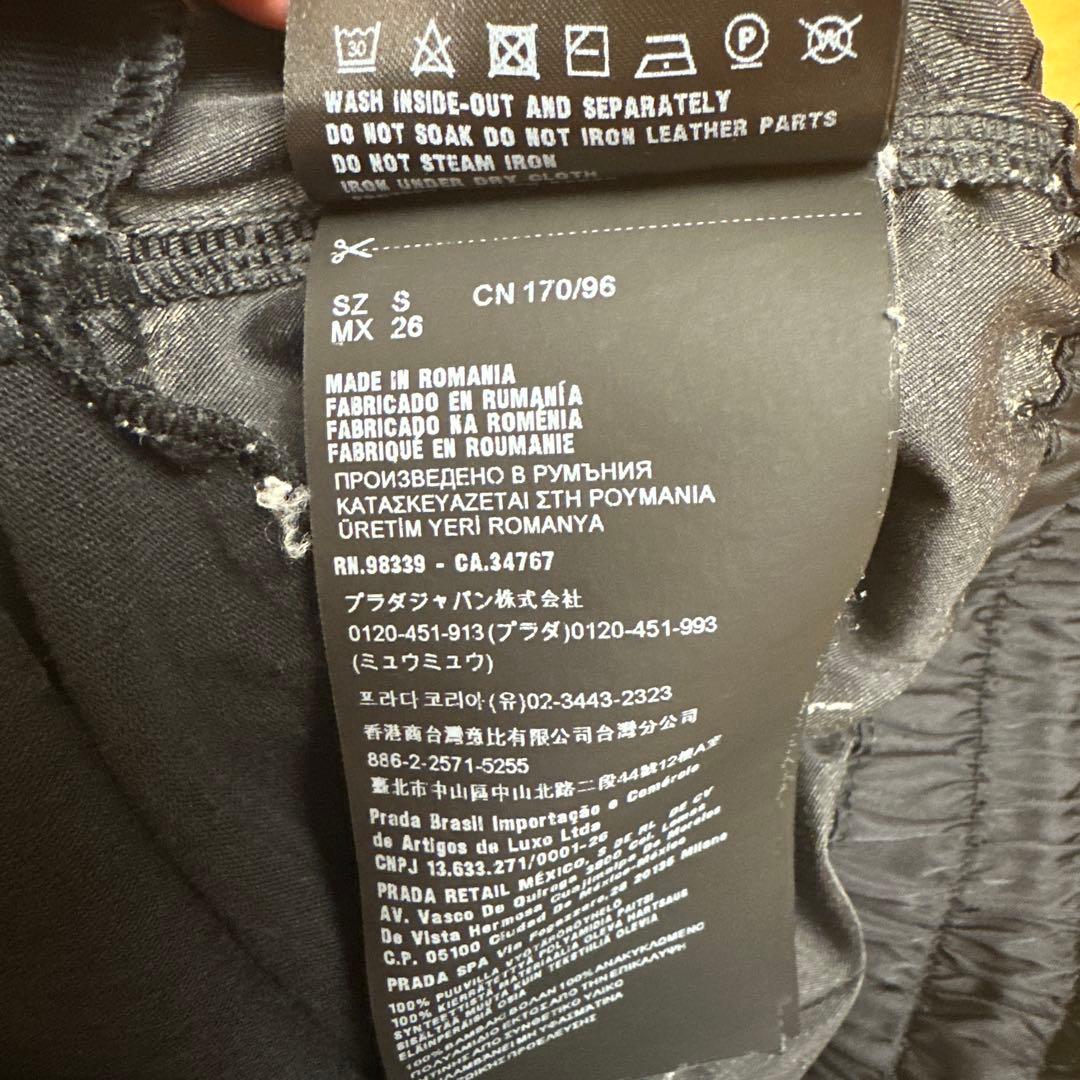 PRADA ブラック リナイロンショートパンツ