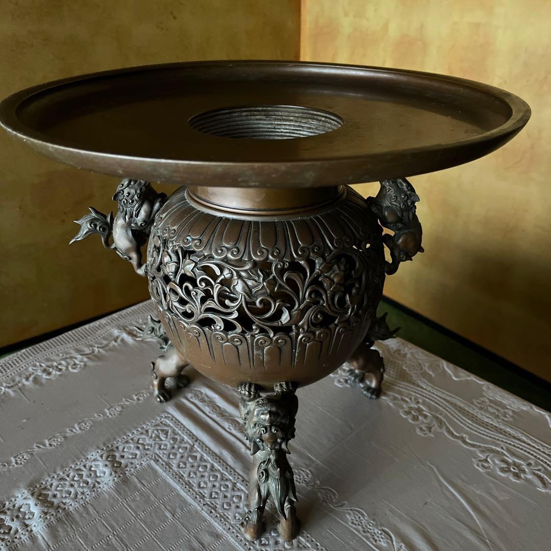 T*s様 ゲキレア透かし彫り　薄端　金属製　三つ足　華道具