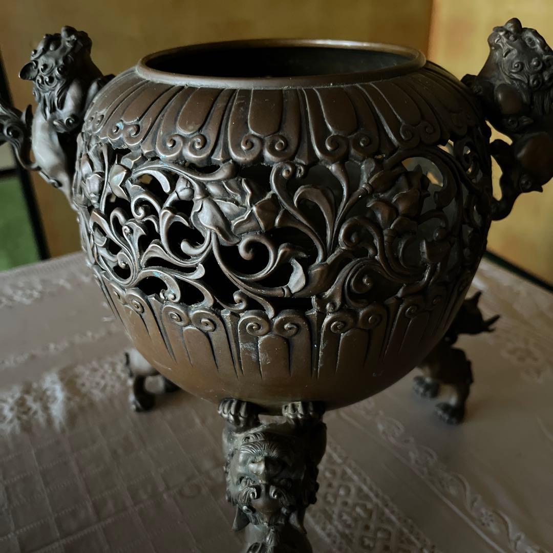 T*s様 ゲキレア透かし彫り　薄端　金属製　三つ足　華道具