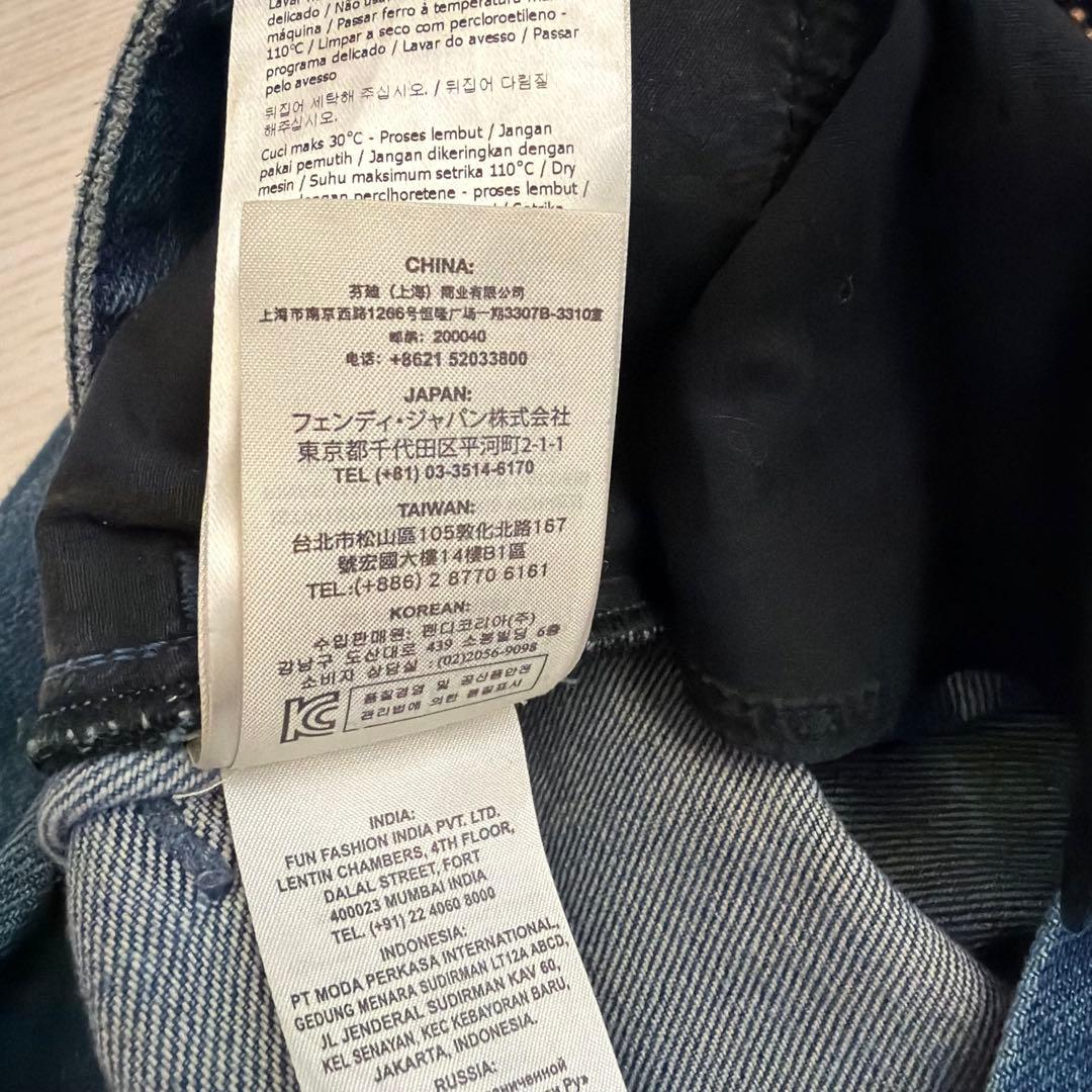 【極美品✨】FENDI デニム　ダメージ加工　ズッカ柄　32 レザーパッチ