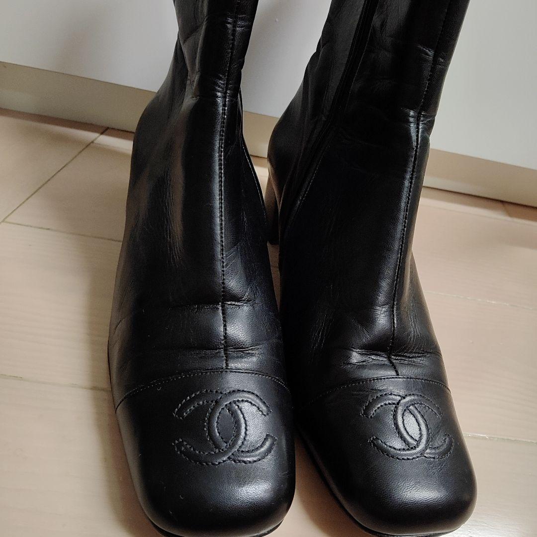 m*o様 CHANEL ブラックレザショートーブーツ