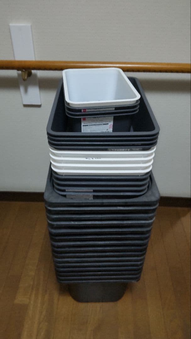 トロファスト＋ダイソー メダカ水槽用容器31個セット 中古品