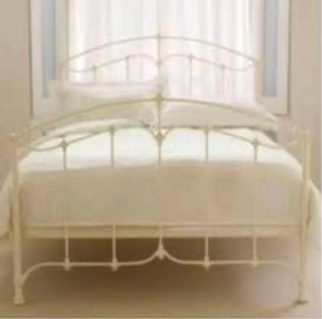 ミモザページ！ローラアシュレイ⭐︎ダブルベッドフレーム