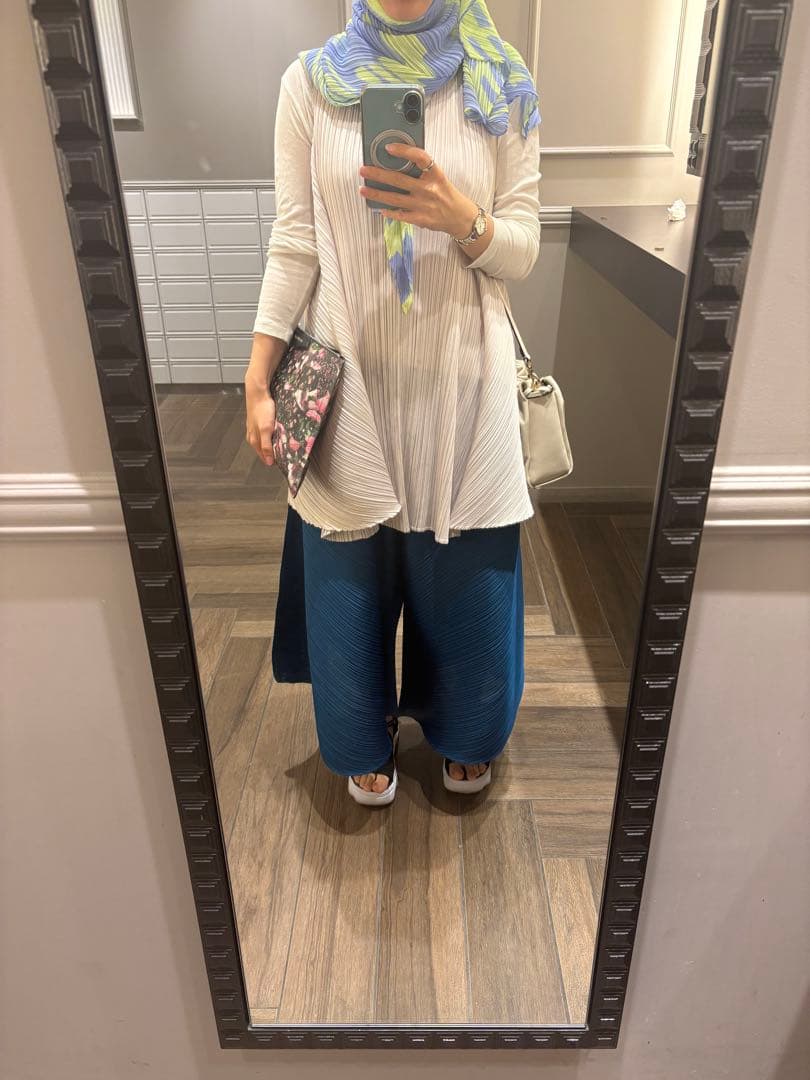 [美品] プリーツプリーズ　ベージュチュニックトップス