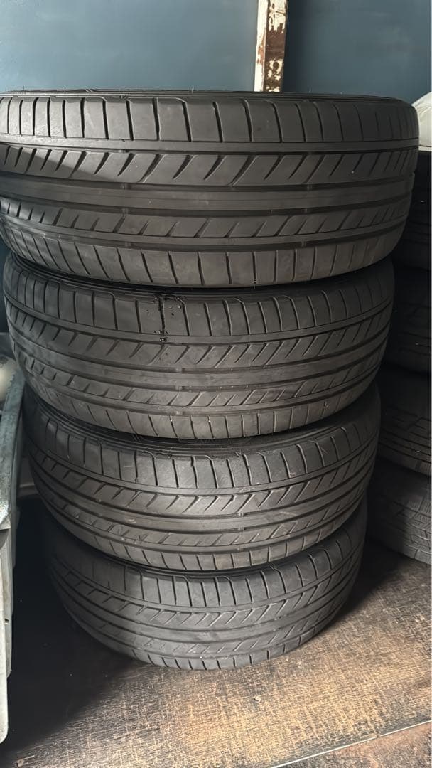 18インチ アルミホイールとタイヤセット