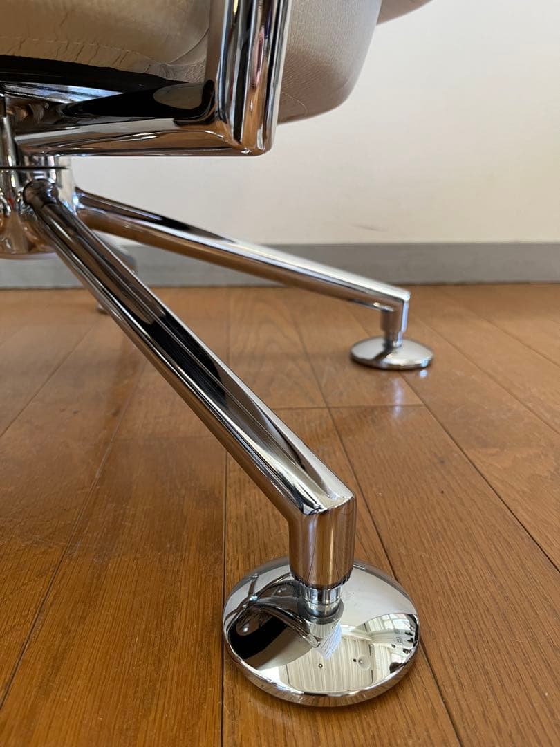 ドイツ　COR コア　サーコ　ラウンジチェア② 本革　モダン　39万〜　美品