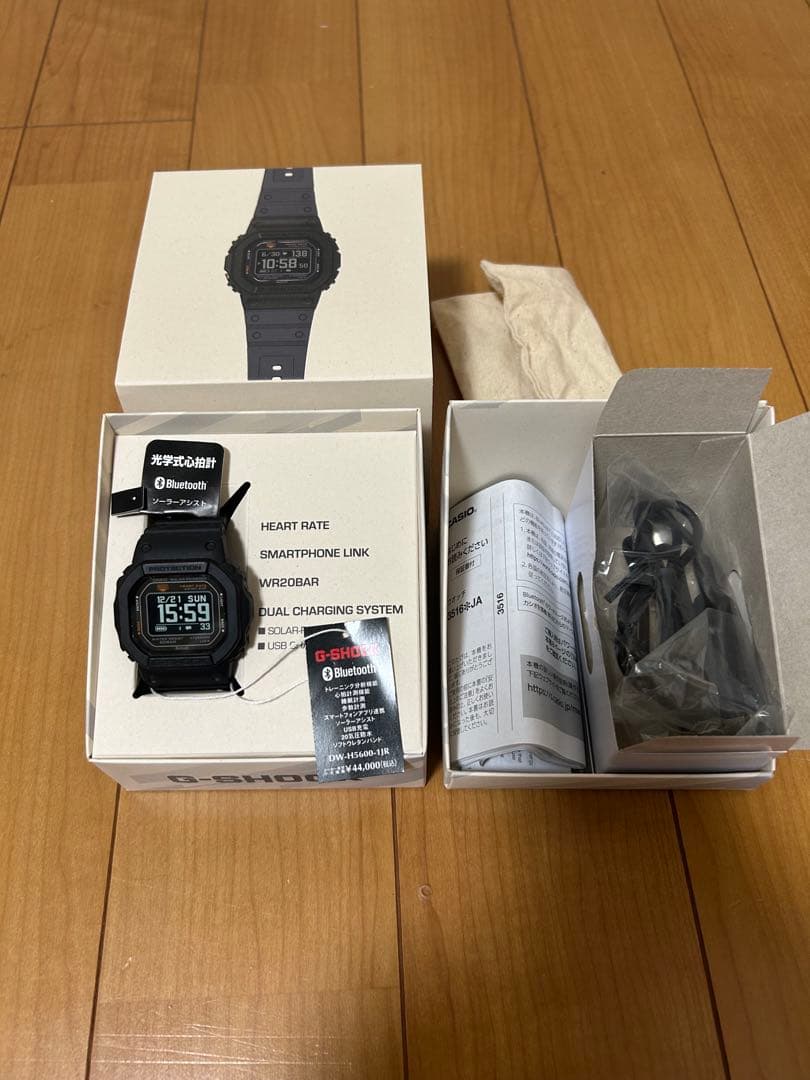 カシオ　スマートウォッチ　腕時計　G-SHOCK DW-H5600-1JR 美品
