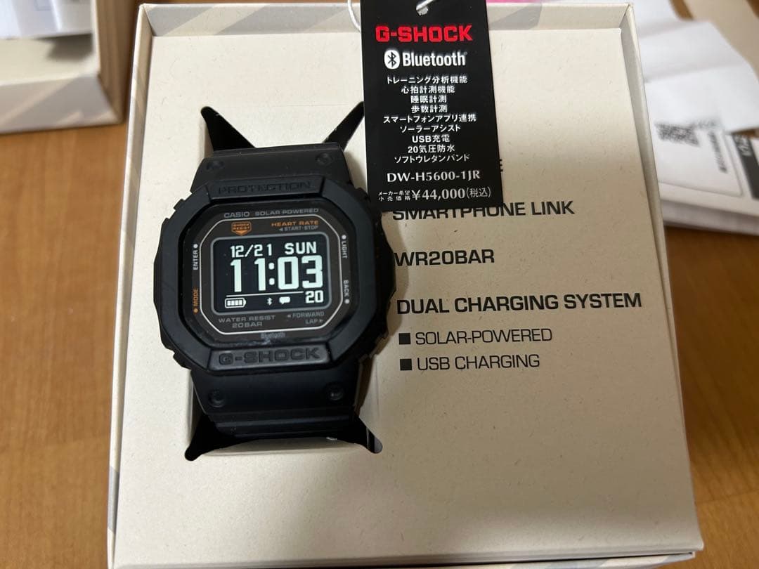 カシオ　スマートウォッチ　腕時計　G-SHOCK DW-H5600-1JR 美品