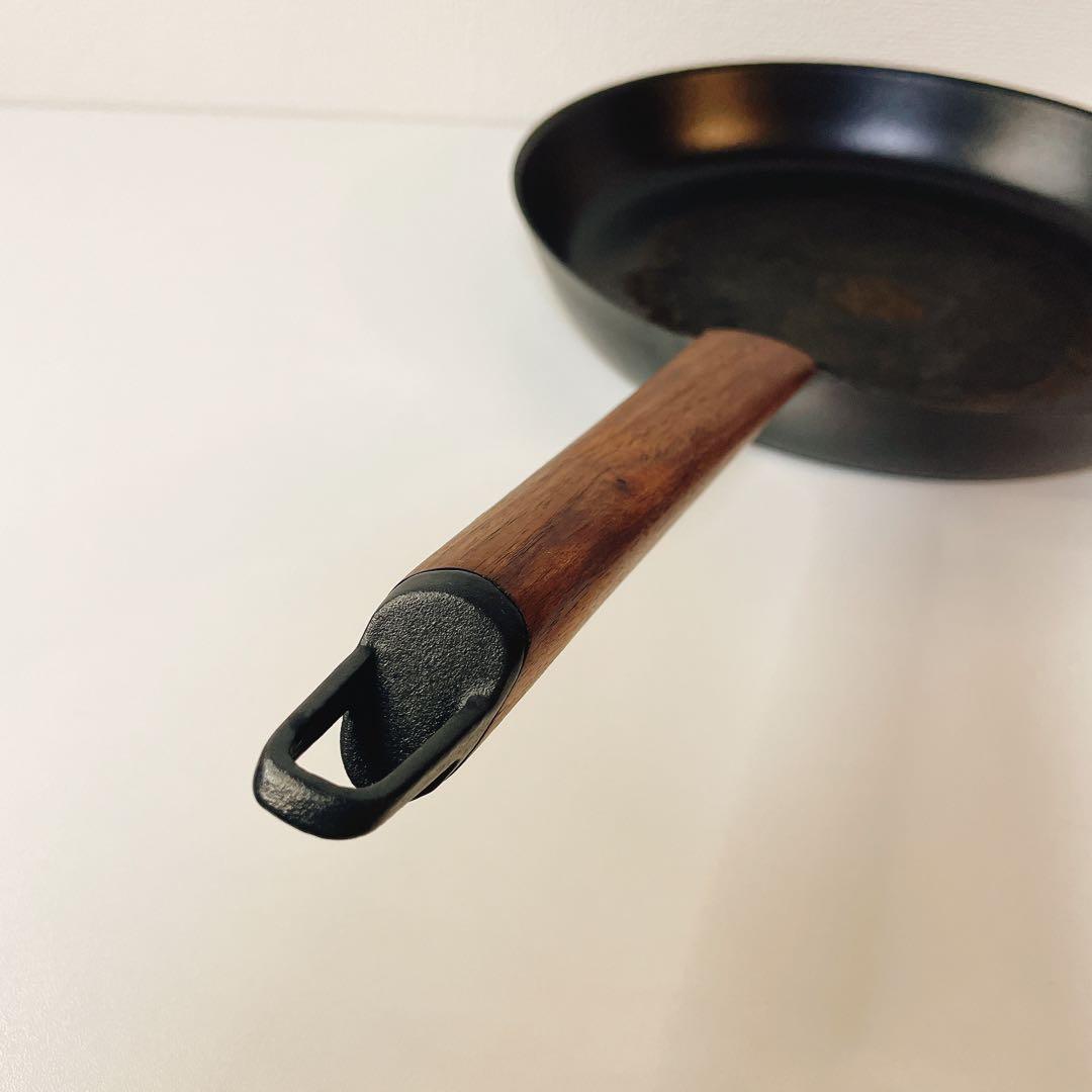 【年始セール】バーミキュラ フライパン 28cm IH対応　浅型