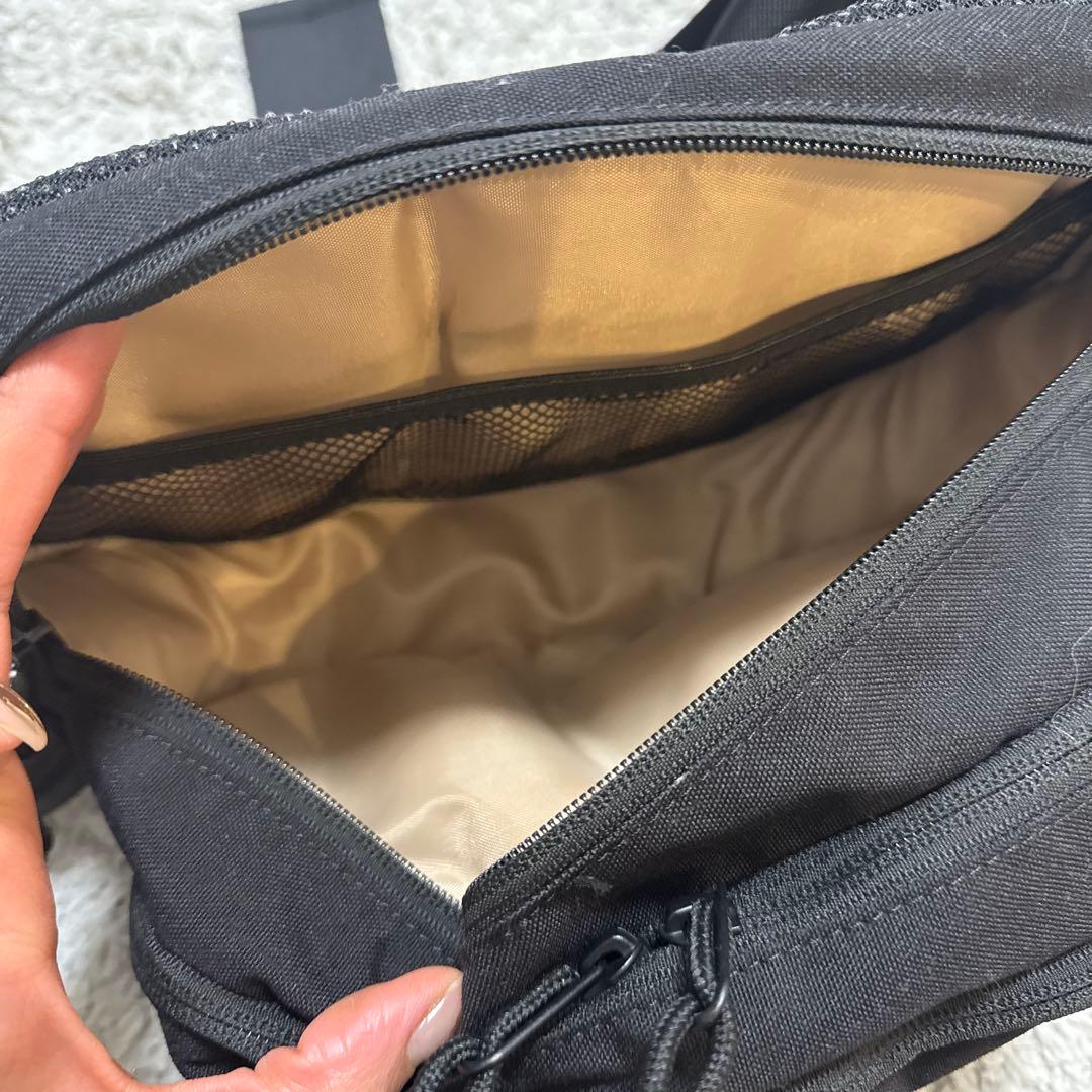 Hugoo ハグー ショルダーバッグ