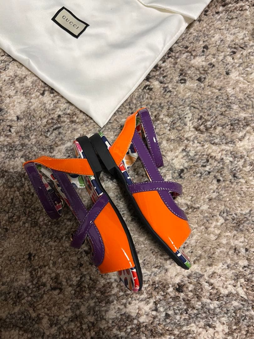 hide正規品Gucci kids サンダル新品　23