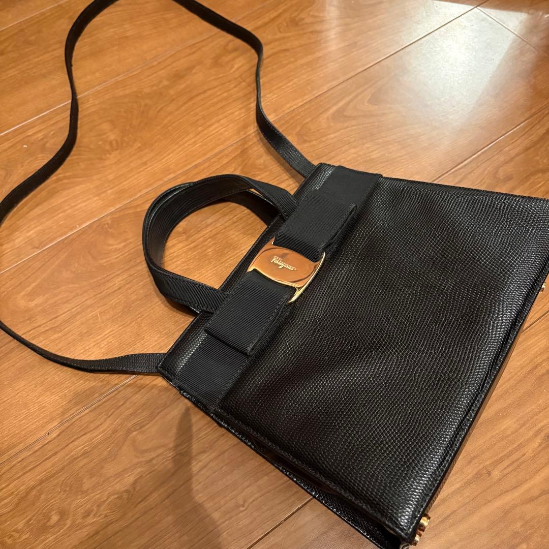 フェラガモ　ハンドバッグ