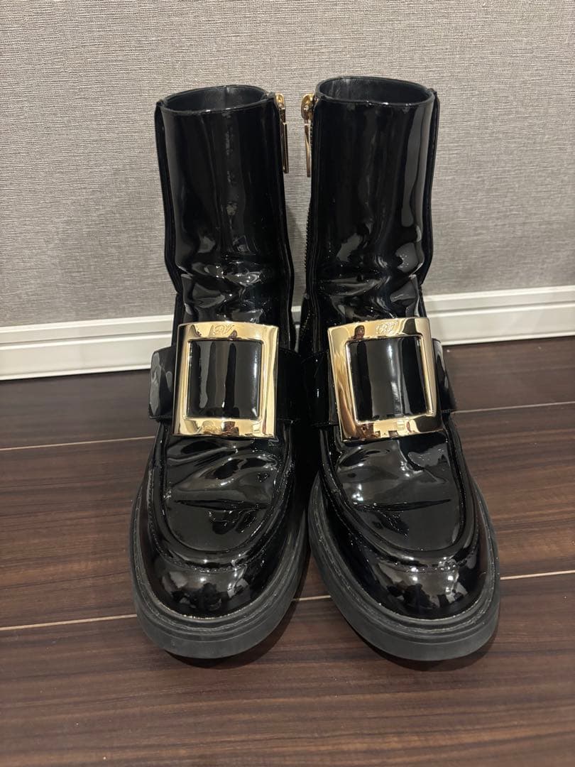 Roger vivier ロジェビビエ　ブーツ
