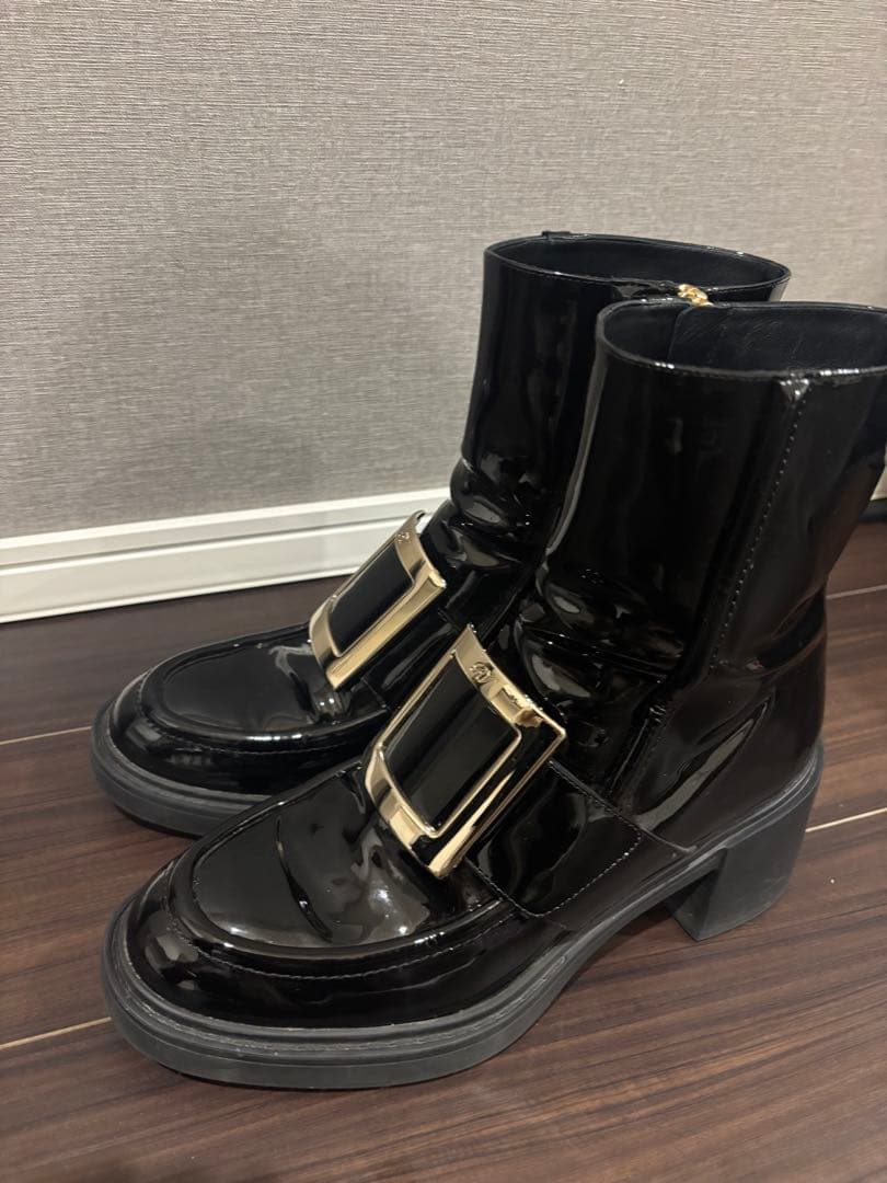 Roger vivier ロジェビビエ　ブーツ