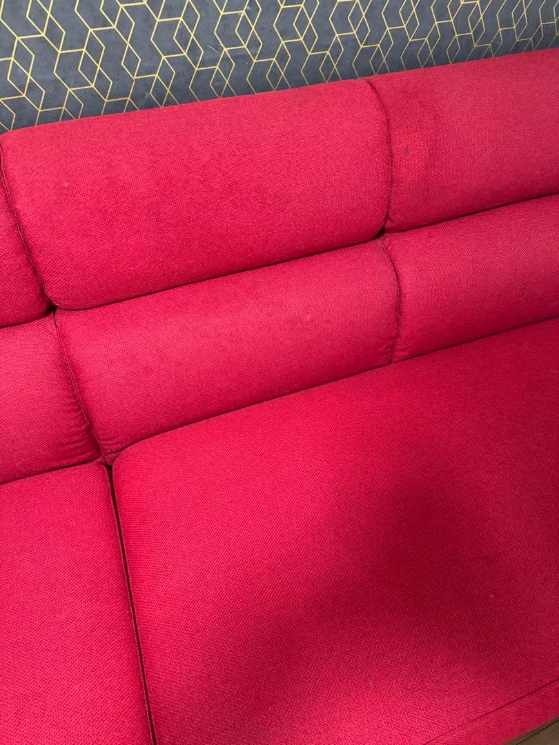 赤い布製コーナーソファ オットマン付き