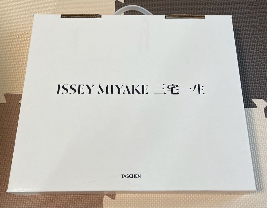 書籍 『ISSEY MIYAKE 三宅一生』（TASCHEN）増補改訂